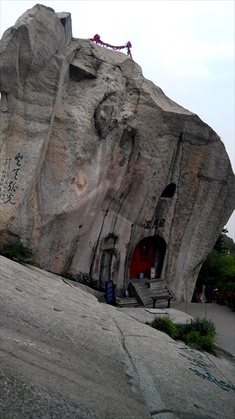 Пещера св. Юаня. Вырыта вручную.